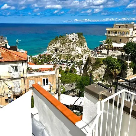 Luxury In The Heart Of Tropea- Residenza Aqualaguna Tropea