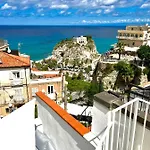 Luxury In The Heart Of Tropea- Residenza Aqualaguna Tropea