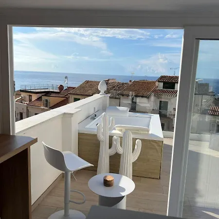 Luxury In The Heart Of Tropea- Residenza Aqualaguna Tropea