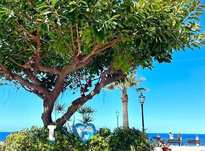 Luxury In The Heart Of Tropea- Residenza Aqualaguna